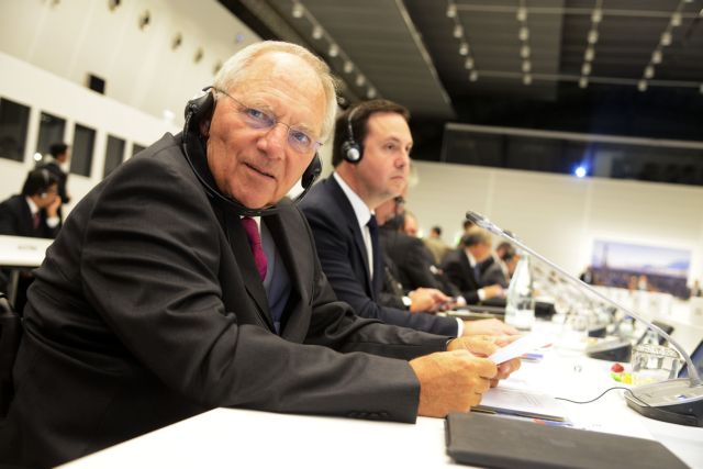 Σόιμπλε: «Όχι» σε αναπτυξιακά προγράμματα που αυξάνουν το χρέος